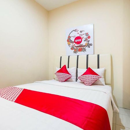 Sentosa Guest House Pontianak Ngoại thất bức ảnh