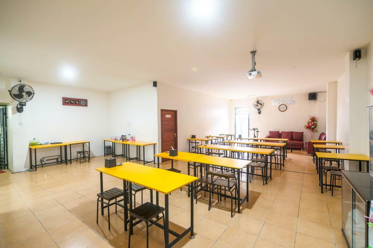 Sentosa Guest House Pontianak Ngoại thất bức ảnh