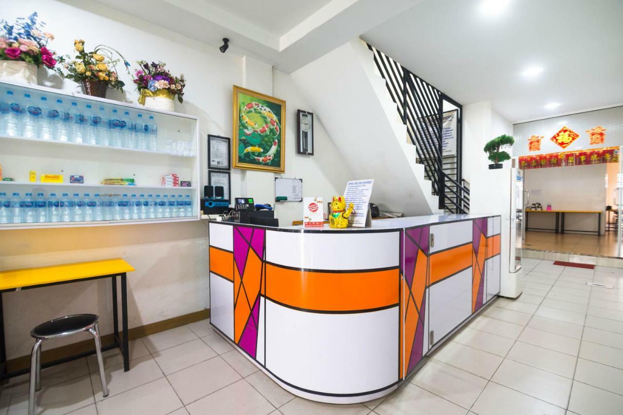 Sentosa Guest House Pontianak Ngoại thất bức ảnh