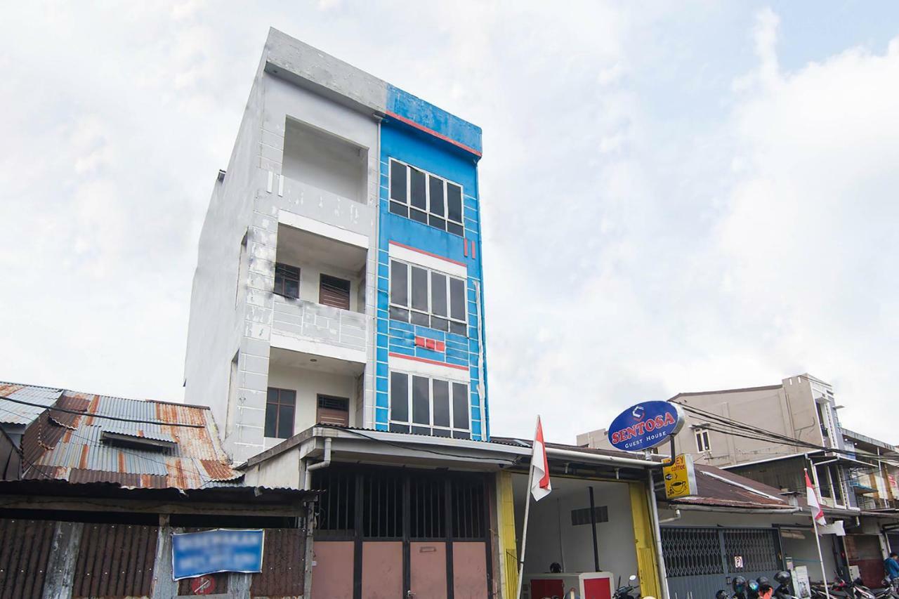 Sentosa Guest House Pontianak Ngoại thất bức ảnh