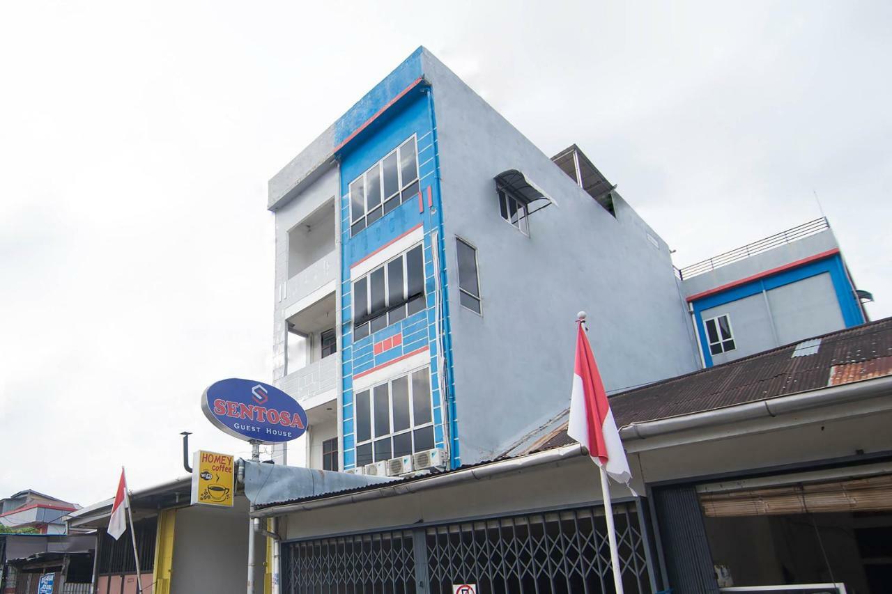 Sentosa Guest House Pontianak Ngoại thất bức ảnh